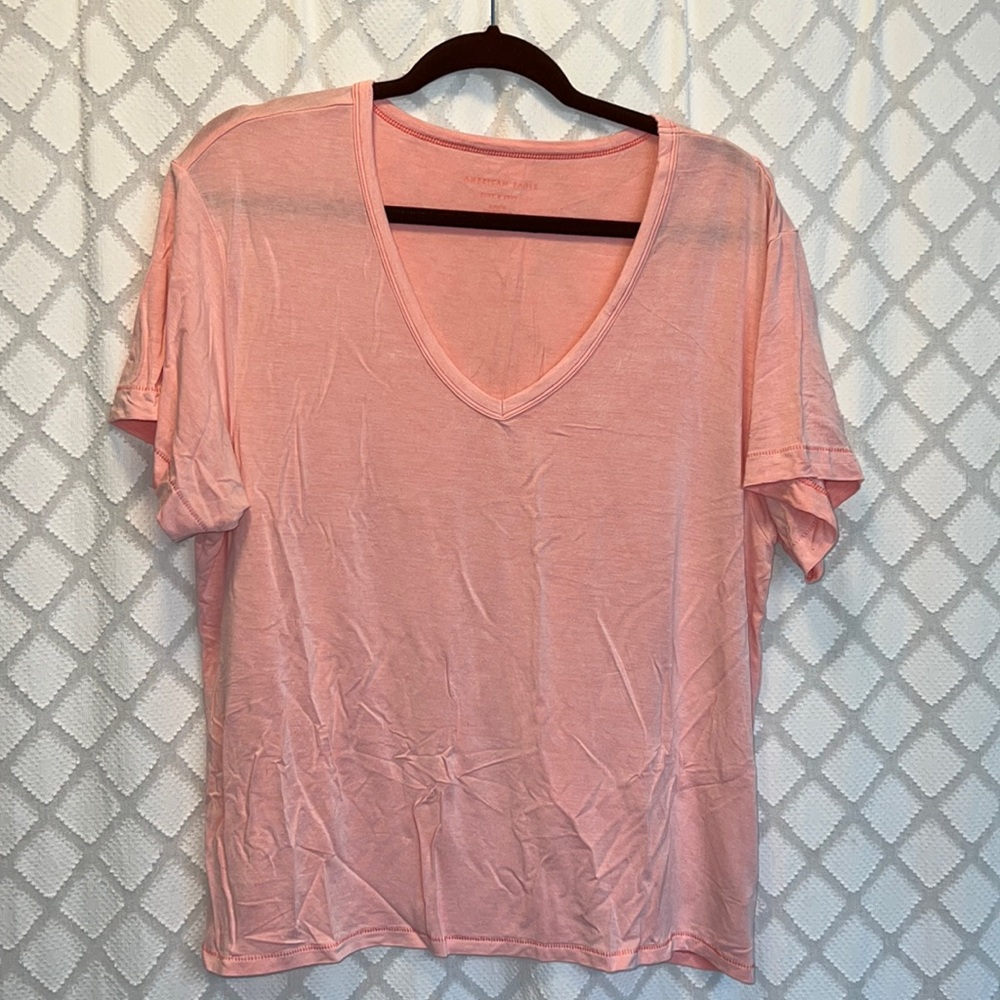 American Eagle Soft & Sexy Pink V Neck Tee, Size Medium